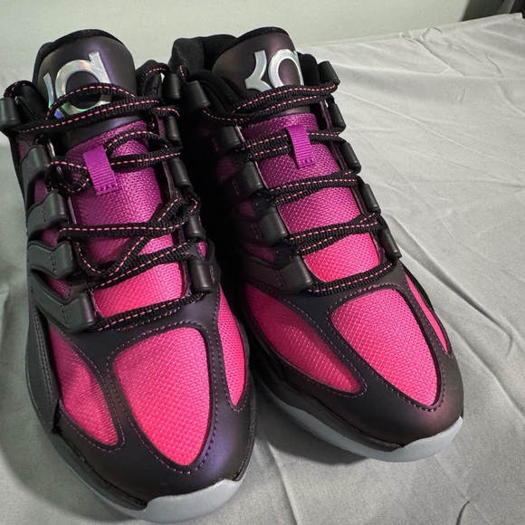 Nike - Picture 2 of 5